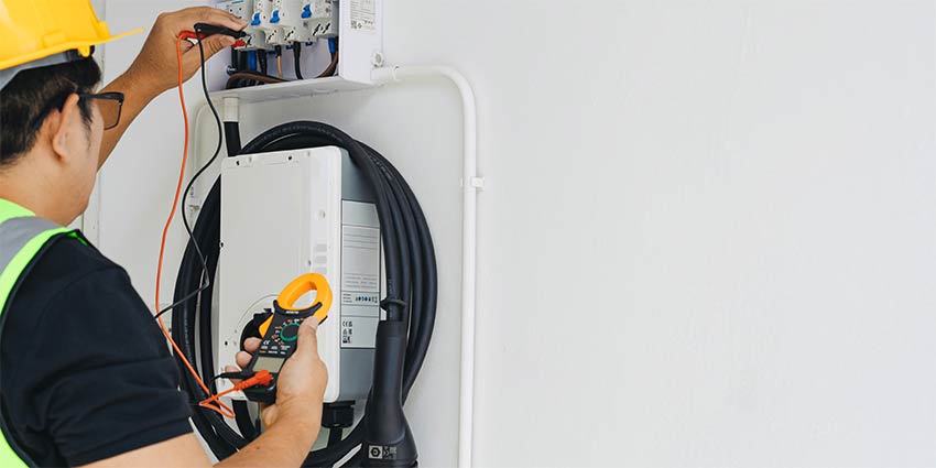A professional using Home Inspector technology