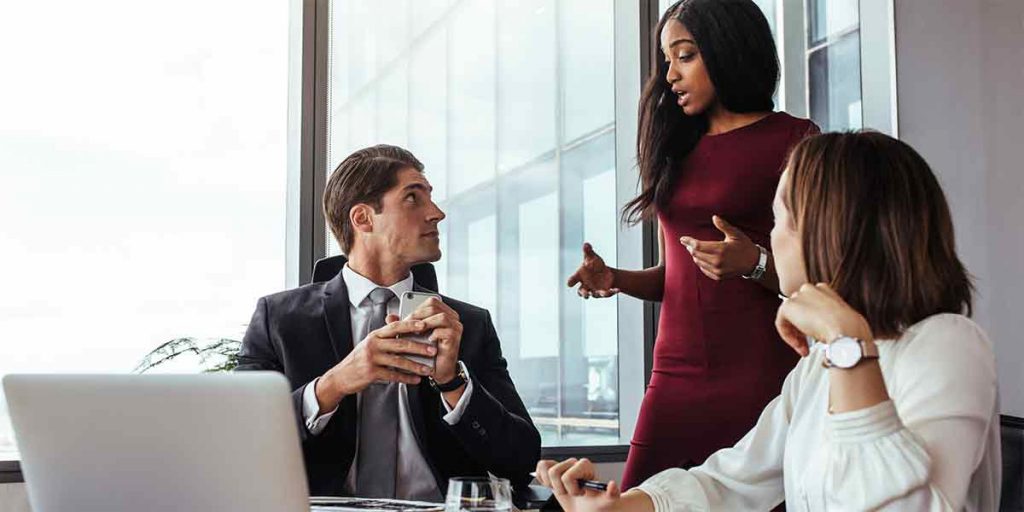A professional knowing how to choose the right real estate brokerage in Florida