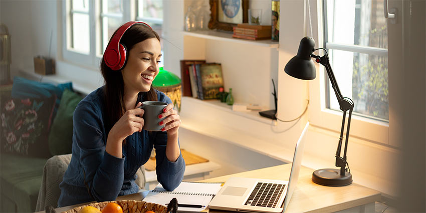 A female professional taking online real estate courses in Florida