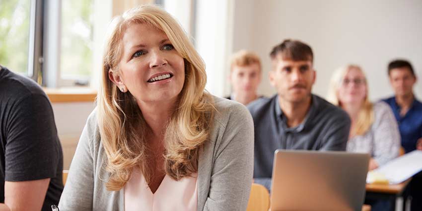 Top 7 Benefits of Taking Real Estate Classes in Person